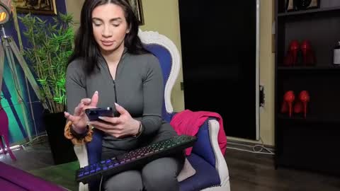 Snapshot of nicollepalmer chatting on February 2025 07:23:01 AM Nicolle online show from February 2025 07:23:01 AM