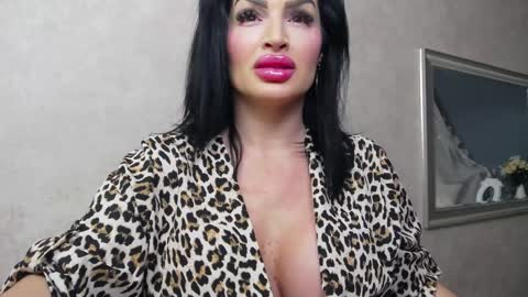 Nicolle online show from December 2024 08:25:02 PM