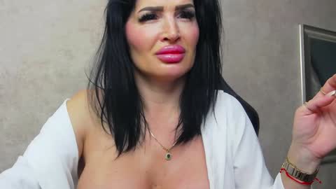 Nicolle online show from January 2025 12:02:01 AM