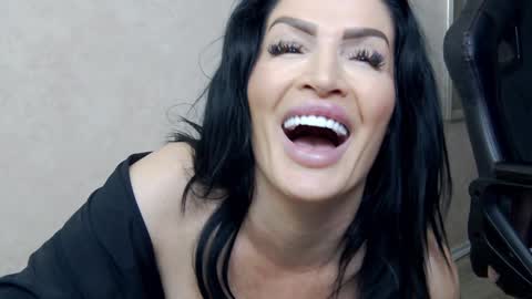 Nicolle online show from January 2025 11:25:01 PM