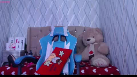 Nicolle Miley online show from December 2024 10:01:02 AM