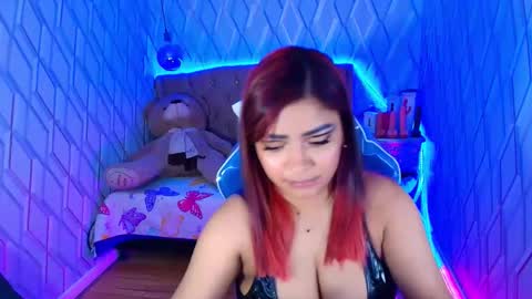 Nicolle Miley online show from September 2025 03:22:01 AM