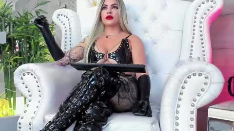 Snapshot of nicollette_miller chatting on February 2025 03:21:02 PM Nicollette Miller online show from February 2025 03:21:02 PM