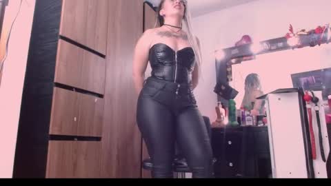nicolmiss online show from May 2026 06:27:02 PM