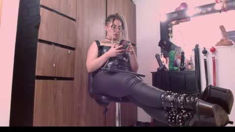 nicolmiss online show from May 2026 11:34:04 PM