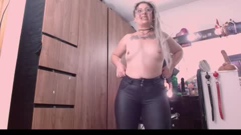 nicolmiss online show from May 2026 11:56:01 PM
