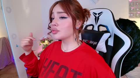 Snapshot of nicolthompsonn chatting on January 2025 01:20:02 AM Nicol online show from January 2025 01:20:02 AM