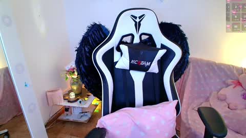 Snapshot of nicolthompsonn chatting on January 2025 03:56:02 AM Nicol online show from January 2025 03:56:02 AM