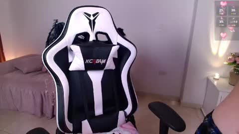 Snapshot of nicolthompsonn chatting on March 2025 12:54:02 AM Nicol online show from March 2025 12:54:02 AM