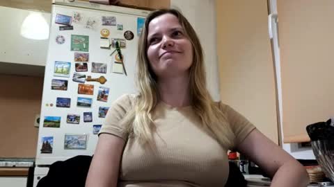 Snapshot of nidarobichau chatting on October 2025 03:51:02 PM Mila online show from October 2025 03:51:02 PM