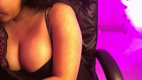 nightqueen107446 online show from February 2026 02:33:01 AM