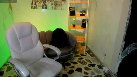 Snapshot of niickyjones chatting on October 2025 09:28:02 PM Anni online show from October 2025 09:28:02 PM