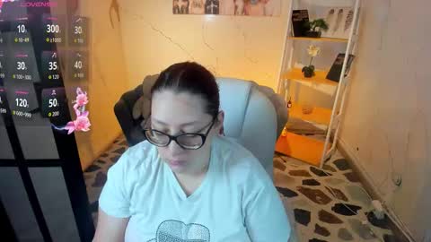 Snapshot of niickyjones chatting on November 2025 01:13:01 PM Anni online show from November 2025 01:13:01 PM