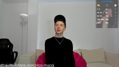 Snapshot of niico_18 chatting on March 2025 08:33:02 AM Nicolas Mucci online show from March 2025 08:33:02 AM