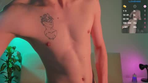 Snapshot of niico_18 chatting on October 2025 12:17:02 PM Nicolas Mucci online show from October 2025 12:17:02 PM