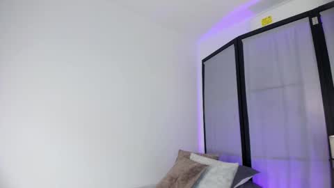 Niicole online show from December 2025 06:04:01 PM