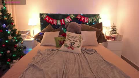 niiik_miiiki online show from December 2024 11:37:02 AM