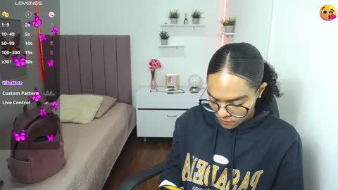 Snapshot of niina_lovee_ chatting on December 2024 02:55:01 PM online show from December 2024 02:55:01 PM