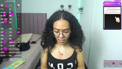 Snapshot of niina_lovee_ chatting on December 2024 02:38:02 PM online show from December 2024 02:38:02 PM