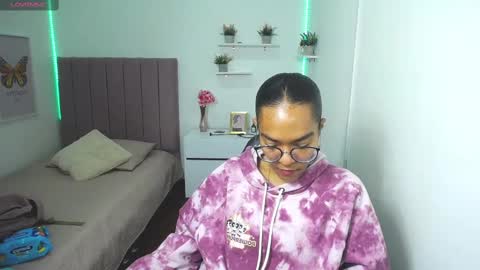 Snapshot of niina_lovee_ chatting on February 2025 03:59:02 PM online show from February 2025 03:59:02 PM