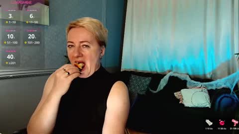 Snapshot of nika_smit chatting on November 2025 05:54:01 AM Nika online show from November 2025 05:54:01 AM