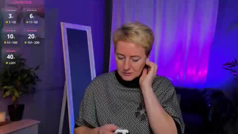 Snapshot of nika_smit chatting on November 2025 05:28:02 AM Nika online show from November 2025 05:28:02 AM