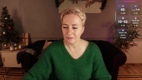 Snapshot of nika_smit chatting on December 2025 09:18:01 AM Nika online show from December 2025 09:18:01 AM