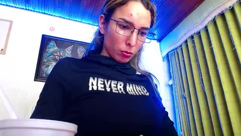 Snapshot of niki_1998 chatting on January 2025 12:57:02 AM Natalia online show from January 2025 12:57:02 AM