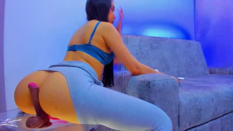 nikii_white online show from November 2025 05:02:02 AM