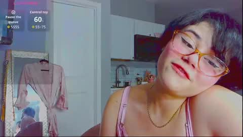 Snapshot of nikimipark chatting on October 2025 02:42:01 AM LunaMilav online show from October 2025 02:42:01 AM