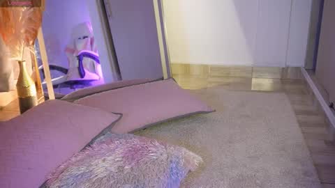 Nikita Luan online show from March 2026 12:15:01 AM