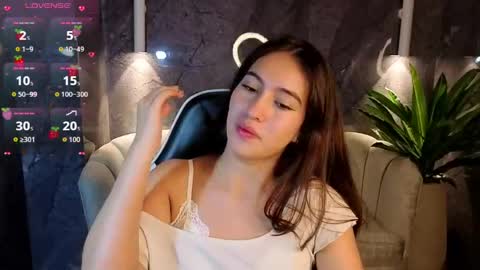 Snapshot of nikka_tx chatting on April 2026 12:43:01 PM Online 2200 to 600 online show from April 2026 12:43:01 PM