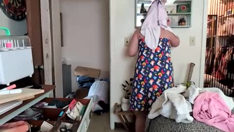 nikki32313 online show from April 2026 09:08:01 PM