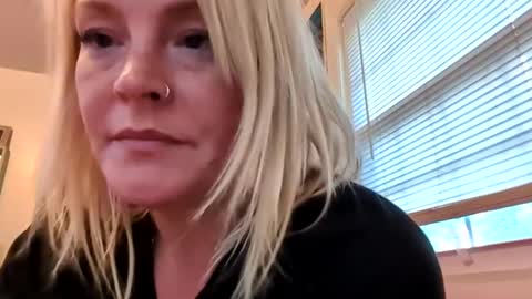 nikki32313 online show from May 2026 10:42:01 AM