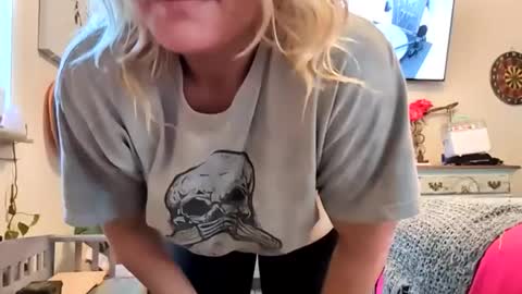 nikki32313 online show from May 2026 11:28:01 AM