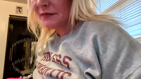 nikki32313 online show from May 2026 10:20:02 AM