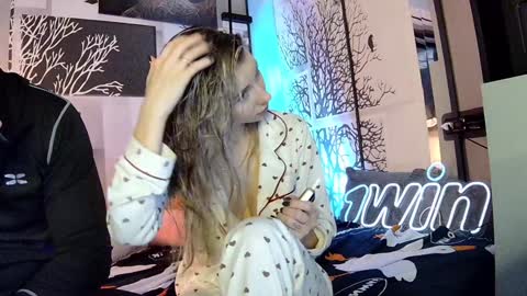 nikki7377 online show from December 2024 10:43:01 AM