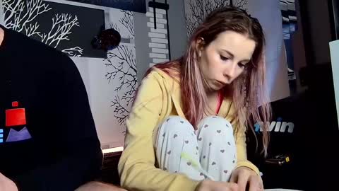 nikki7377 online show from March 2025 05:53:01 AM