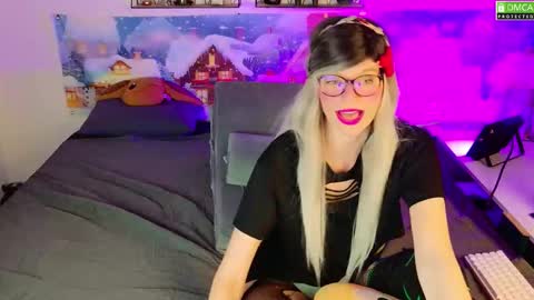 Snapshot of nikki_goldberg chatting on January 2026 09:20:02 PM Kitty Chatte online show from January 2026 09:20:02 PM