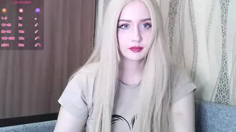 Nikki Roseana online show from December 2025 04:14:01 PM