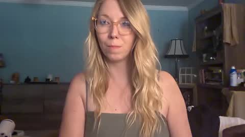nikkib653466 online show from May 2026 10:37:01 PM
