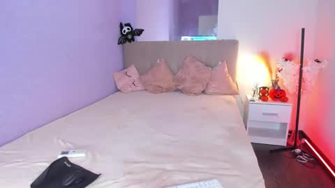 Nikki online show from October 2025 07:58:01 PM