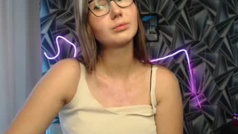 nikkikiss___ online show from June 2026 01:50:01 AM