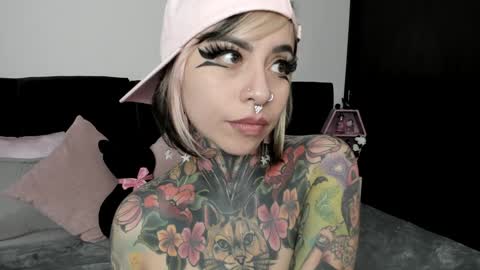 Snapshot of nikkiramone chatting on December 2024 04:03:02 PM Nikki Ramone online show from December 2024 04:03:02 PM