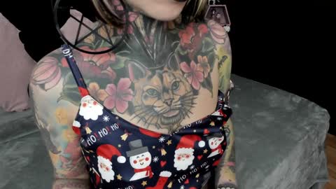 Snapshot of nikkiramone chatting on December 2024 01:00:01 PM Nikki Ramone online show from December 2024 01:00:01 PM