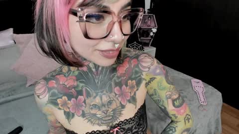 Snapshot of nikkiramone chatting on January 2025 05:58:01 PM Nikki Ramone online show from January 2025 05:58:01 PM