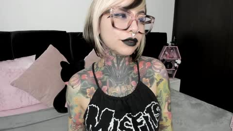 Snapshot of nikkiramone chatting on January 2025 05:55:01 PM Nikki Ramone online show from January 2025 05:55:01 PM
