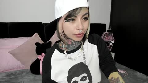 Snapshot of nikkiramone chatting on January 2025 06:20:02 PM Nikki Ramone online show from January 2025 06:20:02 PM