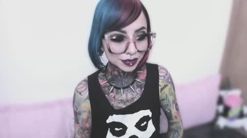 Nikki Ramone   online show from September 2025 10:57:02 PM