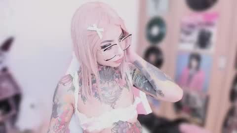 Nikki Ramone   online show from January 2026 11:04:02 AM